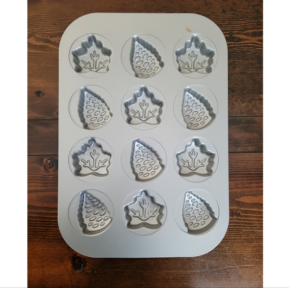 Retired Pampered Chef Harvest Cake Pan - Picture 1 of 4